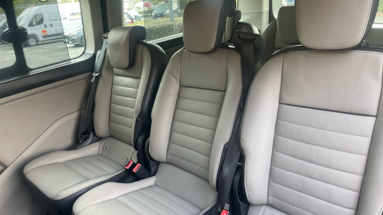 Ford Tourneo Custom Transit Custom Tourneo L2 Diesel Fwd 2.0 EcoBlue 150ps Low Roof 8 Seater Titanium